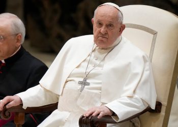 Papa Franjo ostat će u bolnici, kaže Vatikan