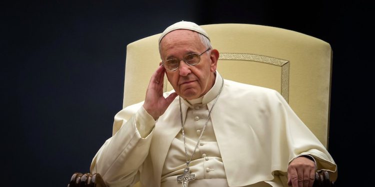 Papa još nije potpuno izvan opasnosti: ‘Ostaje u bolnici’