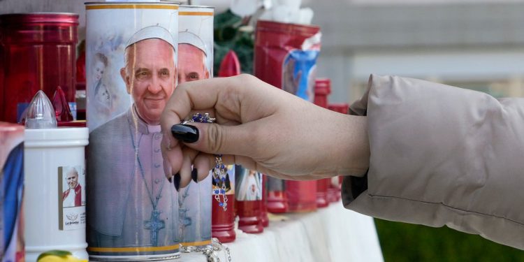 Pape Health Vijesti: Vatikan kaže da je papa Franjo imao “mirnu” noć nakon respiratorne krize