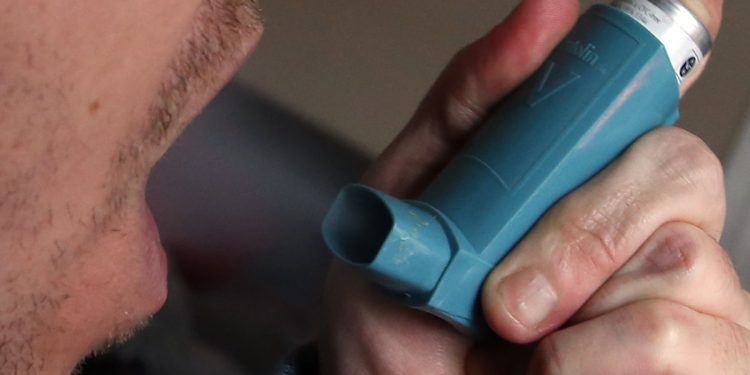 Par tuži Walgreens i Optum RX zbog SON -ove smrti nakon porasta cijena od 500 dolara za lijekove za astmu