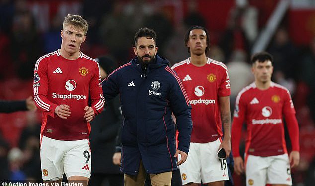Paul Scholes se boji da je Man United ispeći na licu sljedeće sezone, jer imenuje pet potpisa potrebnih za transformaciju ‘kralježnice’ Rubena Amorima – i sugerira da jedno veliko ime ne može pronaći mjesto za igranje