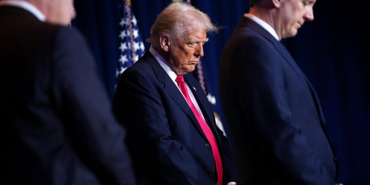 Paulette Harlow: Kršćanska aktivistkinja Trump citirana kao inspiracija za radnu skupinu protiv pristranosti koristila je lance za blokiranje klinike za pobačaj