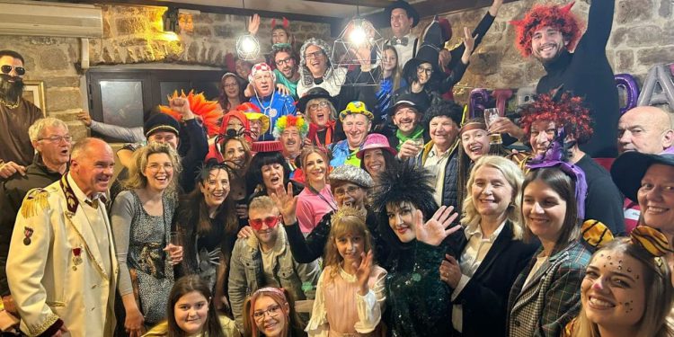 Peto godišnje doba počelo u Kaštelima, maškare preuzele ključeve grada