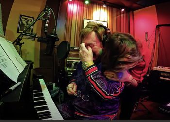 Plače Elton John, 77, ima bijesnu muku dok viče ‘F ** ing Nightmare’ u šokantnom videu snimljenom tijekom 20-dnevnih sesija za snimanje za svoj novi album