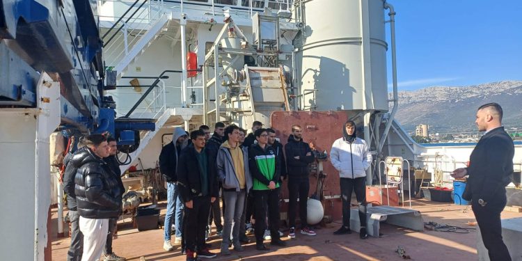 Plovput ugostio učenike Elektrotehničke škole Split