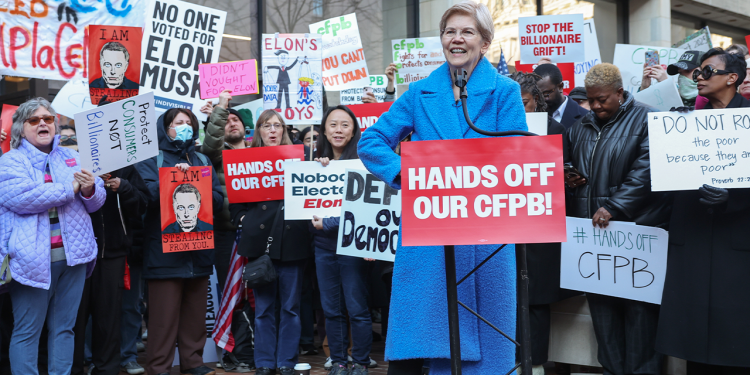 ‘Pokušajte sačuvati lice’: Vrhunski dužnosnici CFPB -a odbačeni su unatoč tome što su medijima rekli da ostanu, kaže agencija