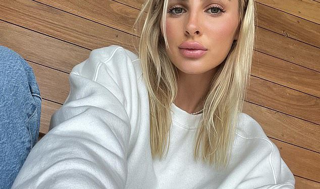 Popularni influencer Indy Clinton zapušten je zbog puštanja svoje troje male djece kako divljaju u kafiću: “Ako se vaša djeca ne mogu ponašati, nemojte ih izvaditi!”