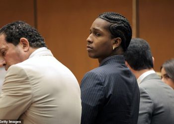 Poruka sa šest riječi AP Rockyja poroti usred Rihannine suze nakon šok presude