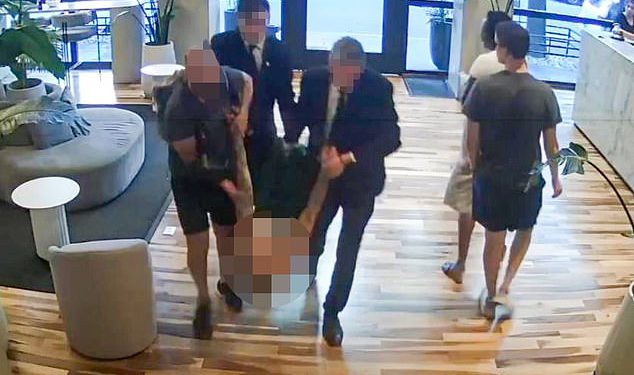 Posljednja fotografija Liama ​​Paynea živ pokazala mu je da se odvuče u svoju hotelsku sobu. Deset minuta kasnije bio je mrtav. Sada su muškarci s njim očišćeni. Ovo se ne slaže: Fred Kelly