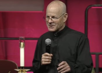 Poznati svećenik upozorio, demoni uznemiravaju: ‘Mnogi su ljudi izloženi, a ne znaju’