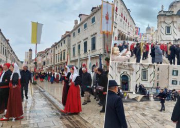 Prekrasna atmosfera u Gradu: Okupili se barjaktari i pozdravili svetog Vlaha (FOTO)