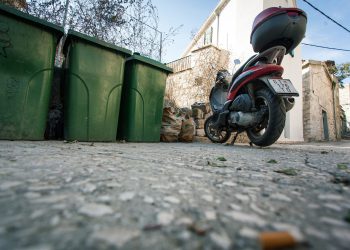 Pronašli mrtvu bebu u kanti za smeće