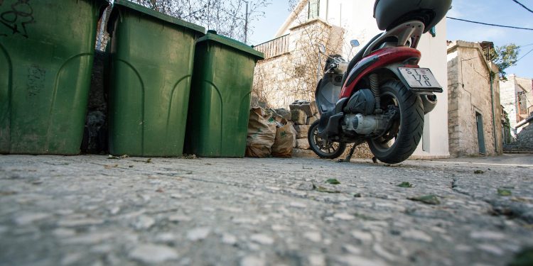 Pronašli mrtvu bebu u kanti za smeće