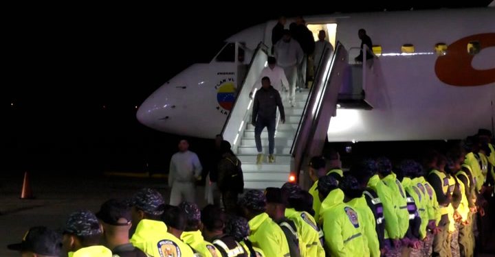 Prvi letovi koji su prevozili 190 migranata deportirani s američke zemlje u Venezueli | Vijesti