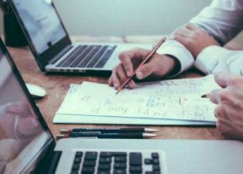 RAČUNOVOĐE U ŠKOLAMA HNŽ ‘Naše radno mjesto je degradirano, zarađujemo manje od domara i čistačica’