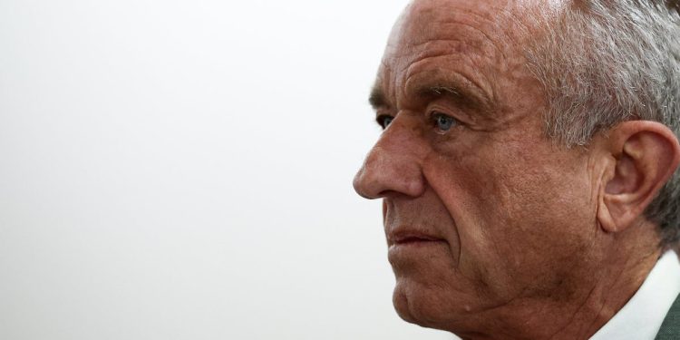 RFK Jr. cilja na transrodne zaštite, nazivajući seks “nepromjenjivim” u novim vodstvom