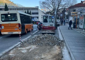 Radnici postavili 11 tisuća granitnih kockica na ugibalištu kod Grawea
