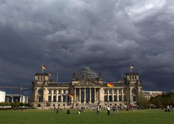 Rizična Merzova igra od koje bi koristi najviše mogla imati njemačka krajnja desnica