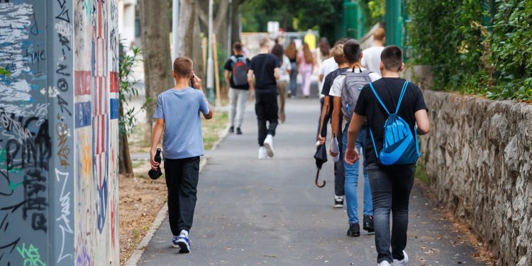 Roditelji upozoravaju na šokantnu slikovnicu: ‘Ne želimo da slušaju taj užas u prvom razredu’