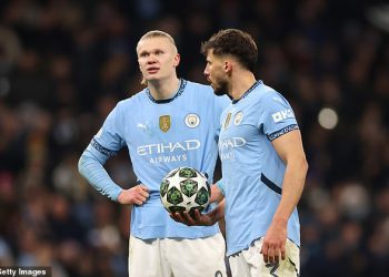 Roy Keane iznosi zadivljujuću tvrdnju da su borbe Man Cityja počele nakon što su ‘izašli na p ***’ nakon što su pobijedili u Premier ligi