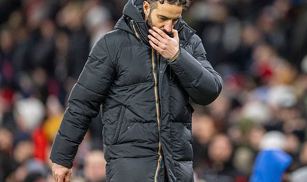 Ruben Amorim inzistira na tome da Man United Squad mora preuzeti odgovornost za brutalne gubitke posla, jer sir Jim Ratcliffe i dalje drži sjekiru usred najnovijih mjera smanjenja troškova