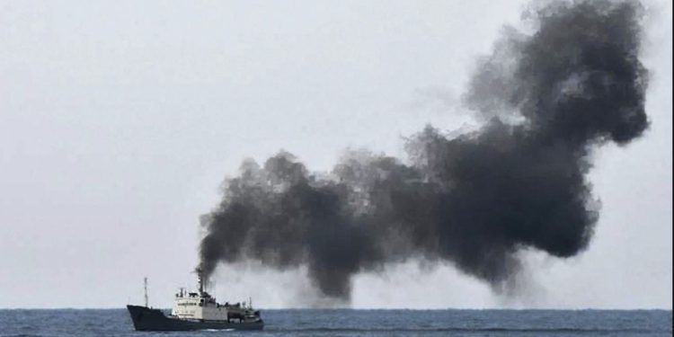 Ruski špijunski brod se zapalio kod obale ove zemlje: NATO brod presreo radio komunikaciju