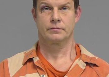 Ružna zvijezda Betty Eric Mabius uhićena zbog baterije na Floridi … kako se otkriva šokantna muga