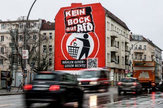 Mural na zidu stambene kuće glasi: 