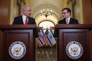 Govornik kuće Mike Johnson (R-LA) (R) i izraelski premijer Benjamin Netanyahu daju primjedbe nakon sastanka u američkom Kapitolu. Netanyahu je u Washingtonu zbog razgovora s vođama republikanskih kongresa nakon što je posjetio Bijelu kuću na sastancima s predsjednikom Donaldom Trumpom