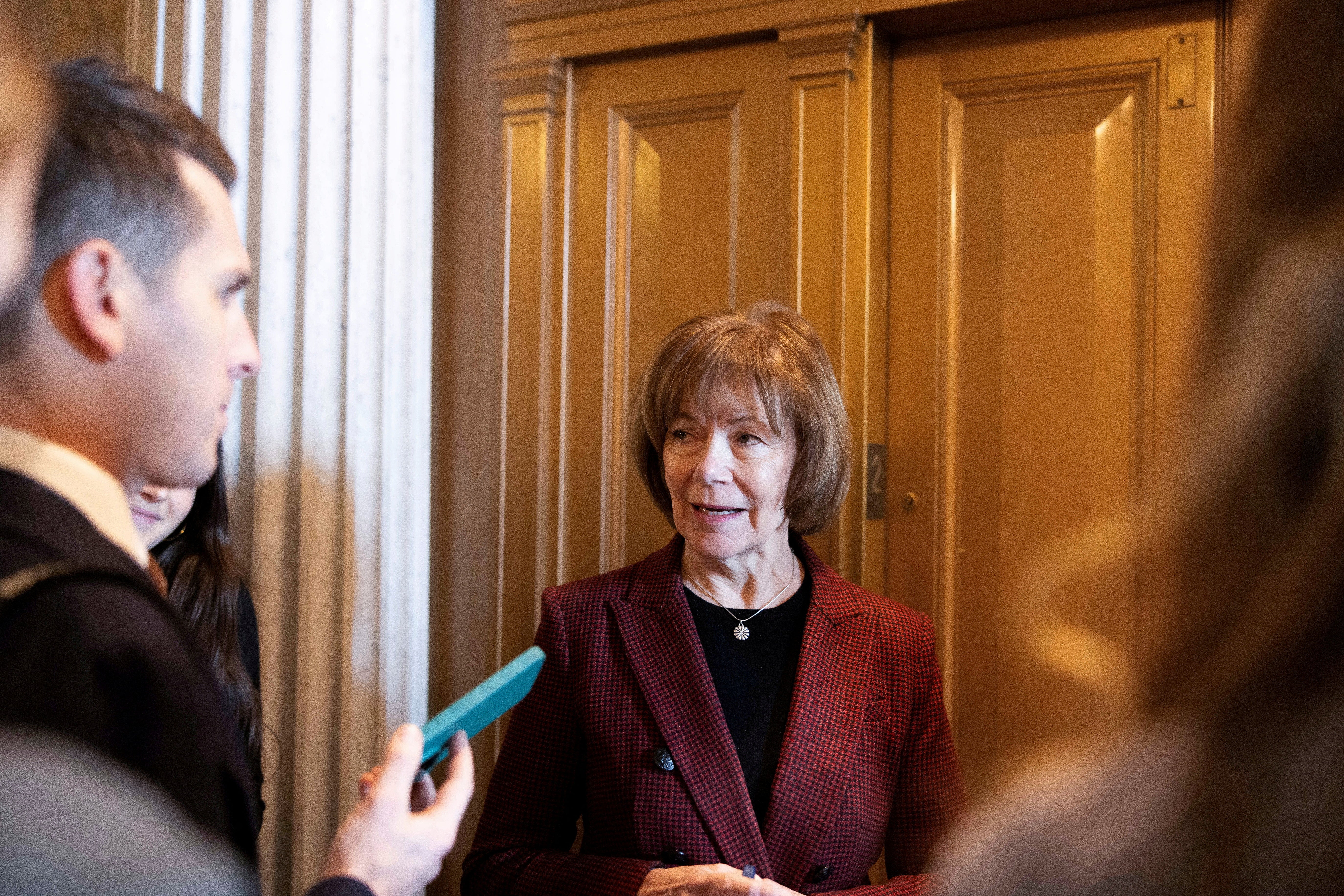 Senatorica Tina Smith, demokrat iz Minnesote, pozvala je e -mail Elona Muska svim saveznim zaposlenicima.