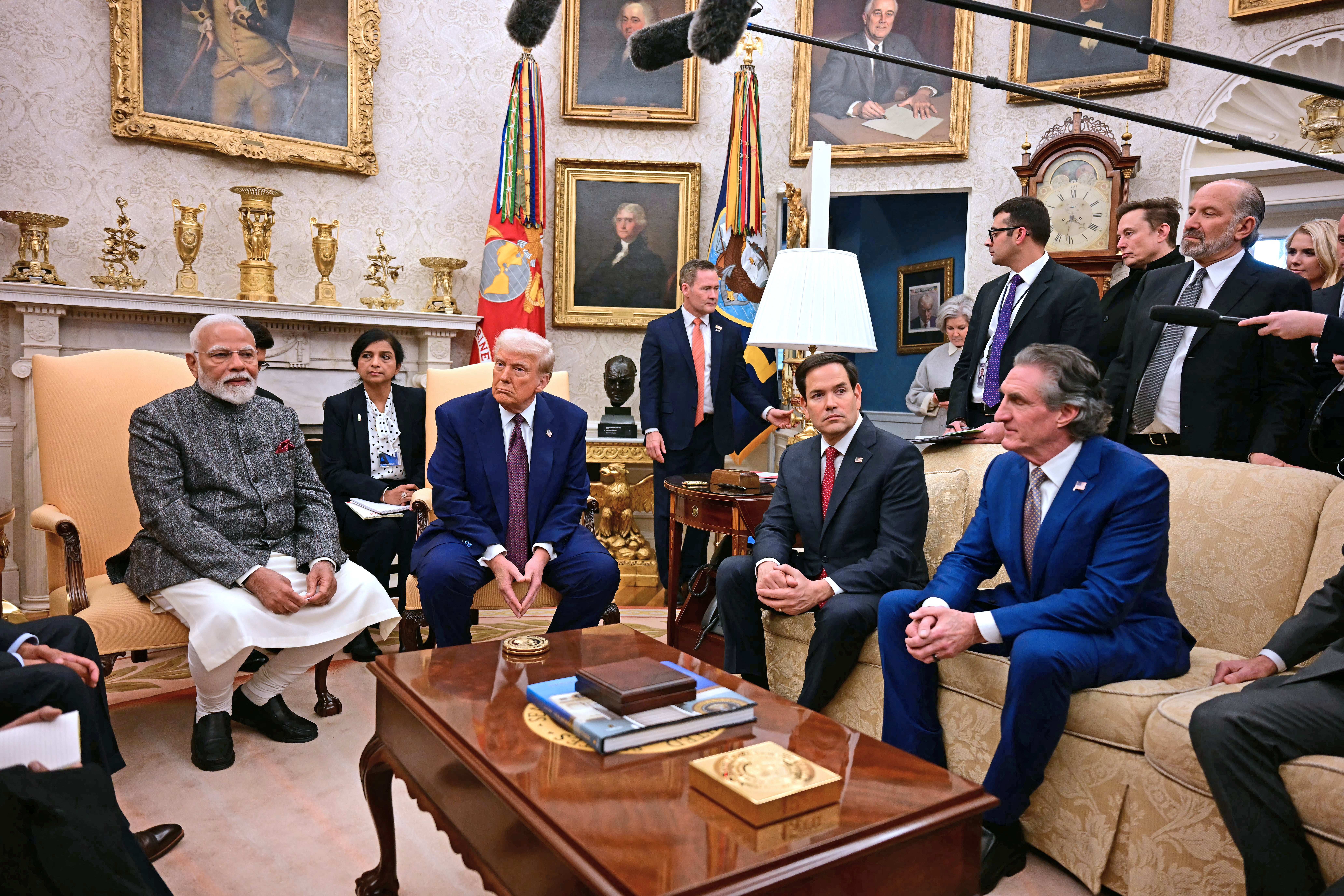 Mugshot Donalda Trumpa viđen je izvan Ovalnog ureda dok se u četvrtak sastao s indijskim premijerom Narendra Modi