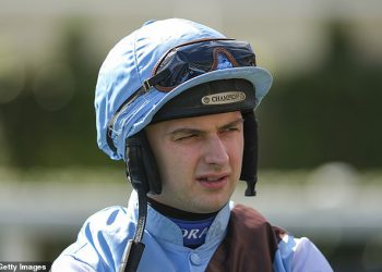 Sean Bowen slavi značajnu pobjedu u 1000. karijeri i postavlja znamenitosti da postane prvak nakon pobjede s Kefir d’Oudairies u Fakenhamu