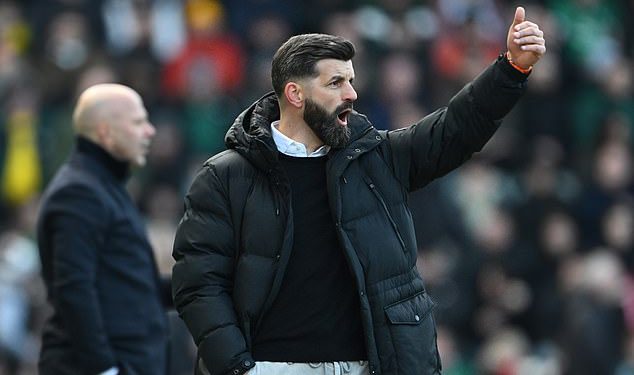 Šef Plymouth-a Miron Musslic pozdravlja svoj tim za izradu povijesti nakon pobjede u Shock FA Kupu nad Liverpoolom, ali kaže da bi boravak u prvenstvu bio još veće postignuće