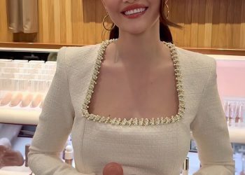 Selena Gomez izgleda ništa drugo nego senzacionalno dok udara u London u bijeloj mini haljini nakon što je debitirala novi singl na West End Event