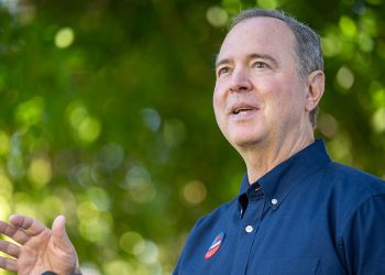 Senator Schiff poziva Trumpa administratora da isključi vatrogasce iz Federalnog zapošljavanja zamrzavanja