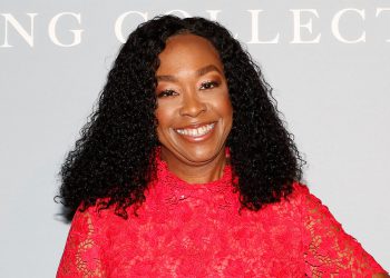 Shonda Rhimes i Ben Folds podnio je ostavku iz Centra Kennedy nakon što je Trump izabrao predsjednika
