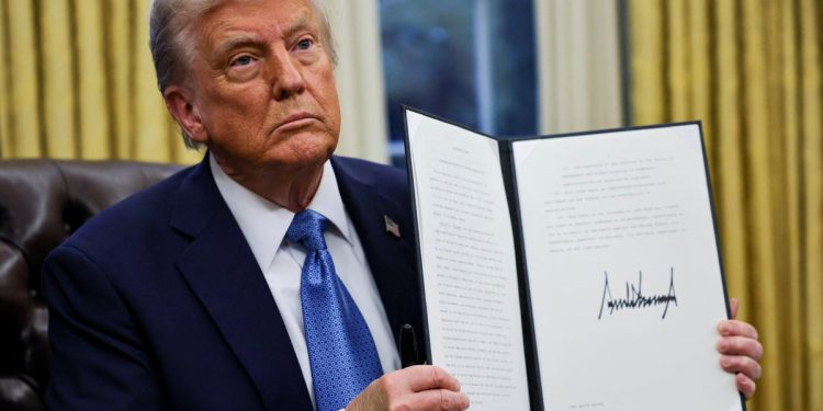 Škole koje služe djeci članova vojne službe povlače knjige o povijesti građanskih prava nakon Trumpovih prijetnji DEI
