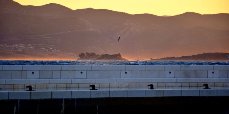 Slaba do umjerena bura, na sjeveru Jadrana moguća magla