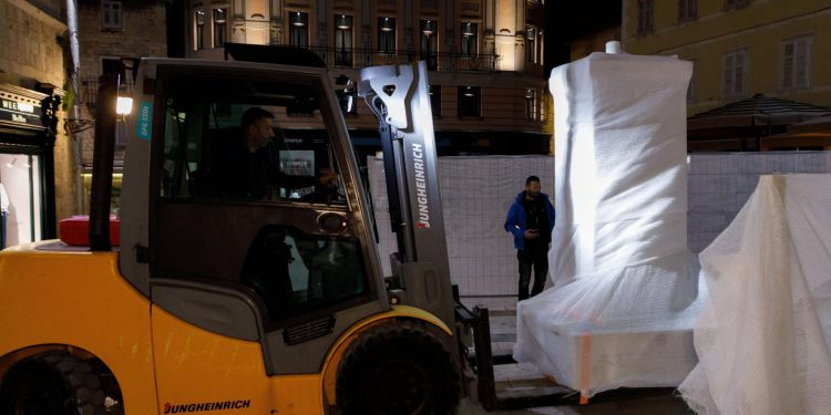 Slobodna Dalmacija – Šef splitskog HDZ-a zove na prosvjed: ‘Zapalimo svijeće ispred štandarca povodom smrti zdravog razuma i Puljkova ludila’