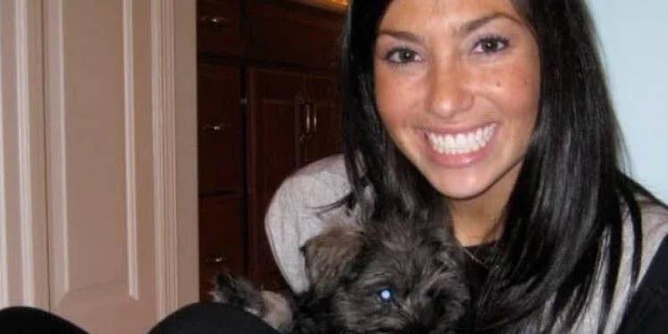 Slučaj žene čija je smrt do 20 ubodnih rana presuđeno je da se samoubojstvo ponovo otvori nakon što se patolog promijeni svjedočenje