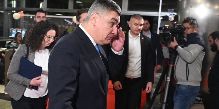 Šok iz Ureda predsjednika nakon objave da će pjevati i Thompsonovu pjesmu: Objavili listu pjesama