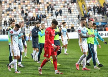 Sportske novosti – Neće biti iznenađenje ako Rijeka nastavi padati. Napadač joj je izgledao poput konobara iz seoske lige