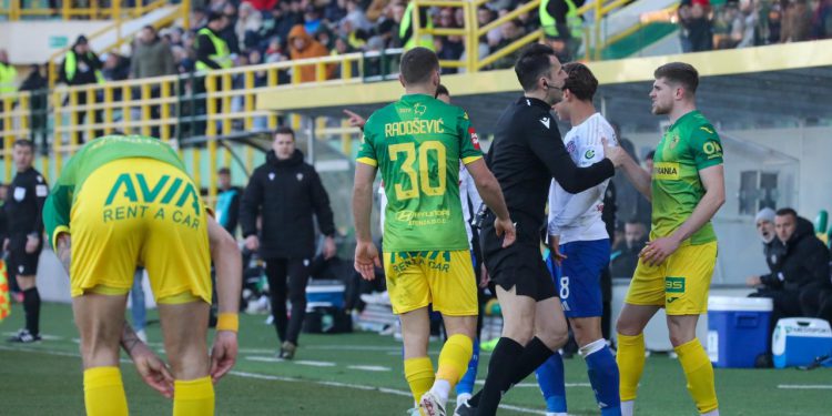 Sportske novosti – Pogledajte još dvije kontroverze u Puli. Livaji oprošten ‘kobni’ žuti, Hajduk oštećen za penal u 93. minuti?