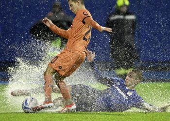 Sportske novosti – Strukan je odbio odgoditi susret na Maksimiru! Trojica ga upozoravala, borba se nastavila i na poluvremenu