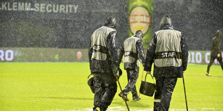 Sportske novosti – UŽIVO: Derbi na Maksimiru na rubu regularnosti, Osijek zamalo šokirao Modre u prvom napadu