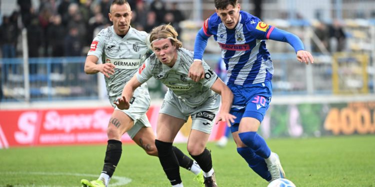 Sportske novosti – UŽIVO: Dvoboj na Drosini koji će usmjeriti sezonu, Istra hvata priključak, Lokosi ganjaju Europu