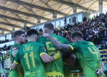 Sportske novosti – UŽIVO/VIDEO: GOOOL! Bamba sumnjivim pogotkom vratio Hajduk u igru, VAR ne radi?