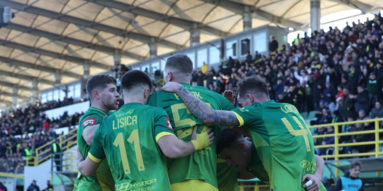 Sportske novosti – UŽIVO/VIDEO: GOOOL! Bamba sumnjivim pogotkom vratio Hajduk u igru, VAR ne radi?