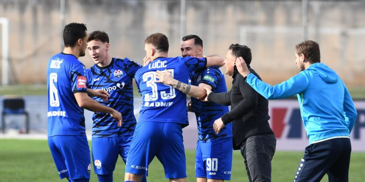 Sportske novosti – UŽIVO/VIDEO: Slaven poveo nakon minijature Grgića, VAR promijenio odluku Strukana i potvrdio pogodak