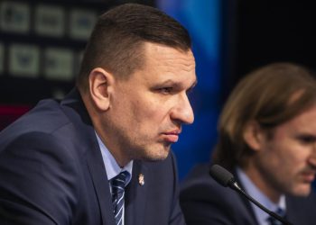 Sportske novosti – ‘Uloga tog čovjeka u Dinamu je intrigantna. Jedini je ostao iz prošle vlasti, vuče li on poteze iz sjene?